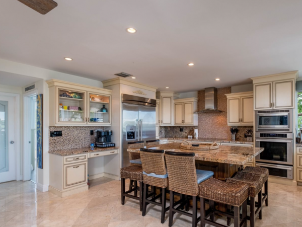 Canal Vacation Home with 5 Bedrooms in Tavernier