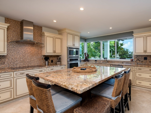 Canal Vacation Home with 5 Bedrooms in Tavernier