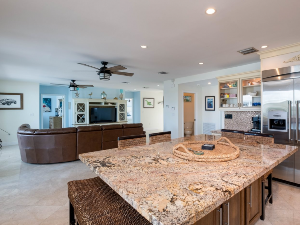 Canal Vacation Home with 5 Bedrooms in Tavernier