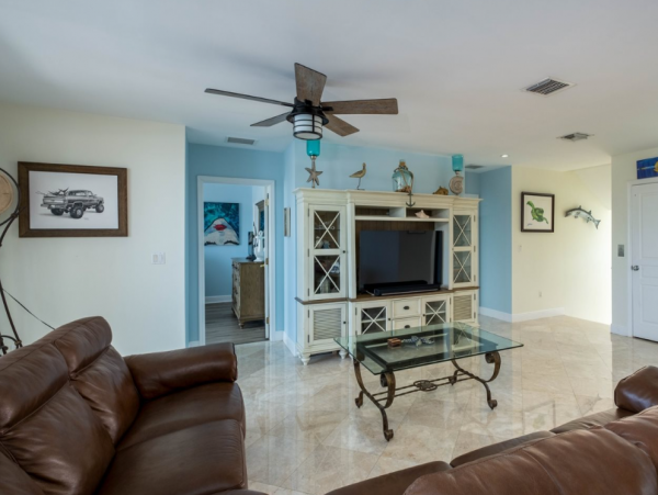 Canal Vacation Home with 5 Bedrooms in Tavernier
