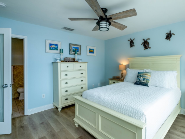 Canal Vacation Home with 5 Bedrooms in Tavernier
