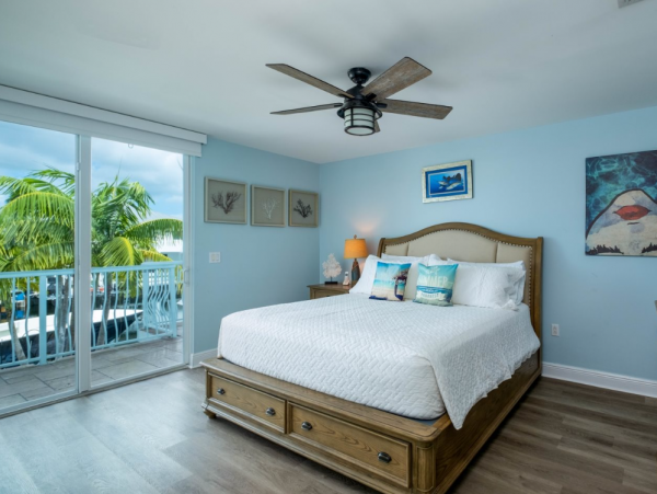 Canal Vacation Home with 5 Bedrooms in Tavernier