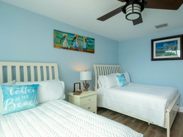 Canal Vacation Home with 5 Bedrooms in Tavernier