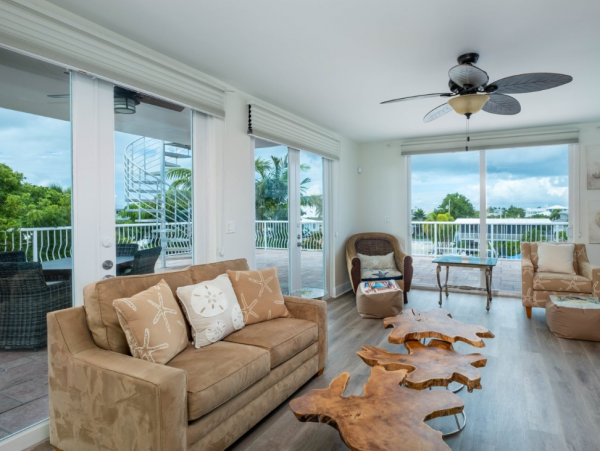Canal Vacation Home with 5 Bedrooms in Tavernier