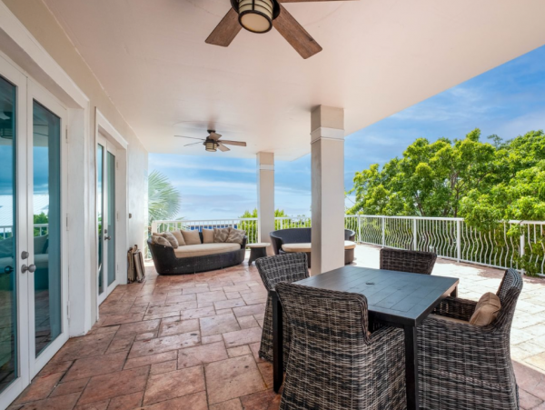 Canal Vacation Home with 5 Bedrooms in Tavernier