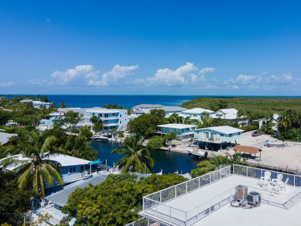 Canal Vacation Home with 5 Bedrooms in Tavernier