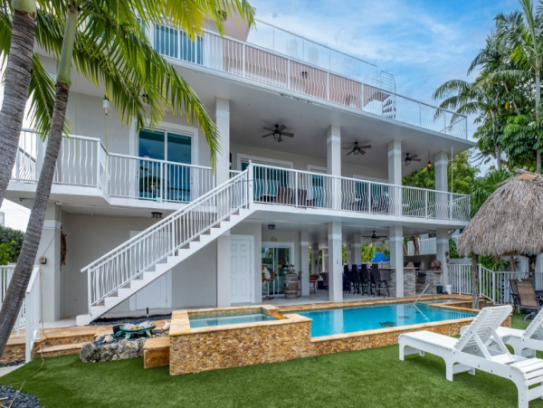 Canal Vacation Home with 5 Bedrooms in Tavernier