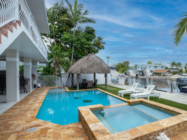Canal Vacation Home with 5 Bedrooms in Tavernier