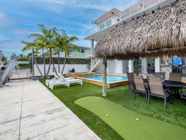 Canal Vacation Home with 5 Bedrooms in Tavernier