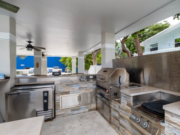 Canal Vacation Home with 5 Bedrooms in Tavernier