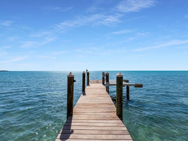 Beachfront Escape with 4 Bedroom, Private Pool & Dock
