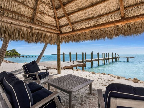 Beachfront Escape with 4 Bedroom, Private Pool & Dock