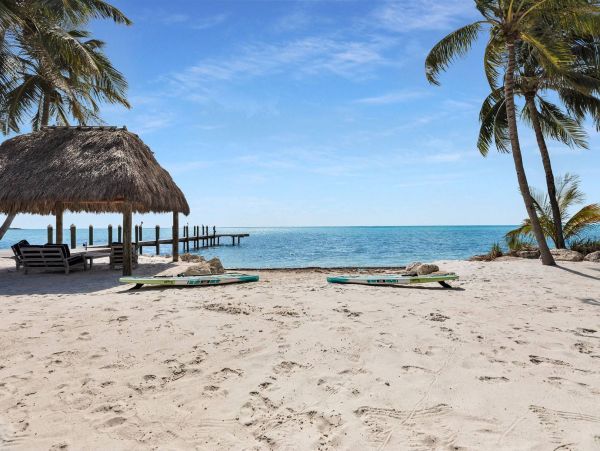 Beachfront Escape with 4 Bedroom, Private Pool & Dock