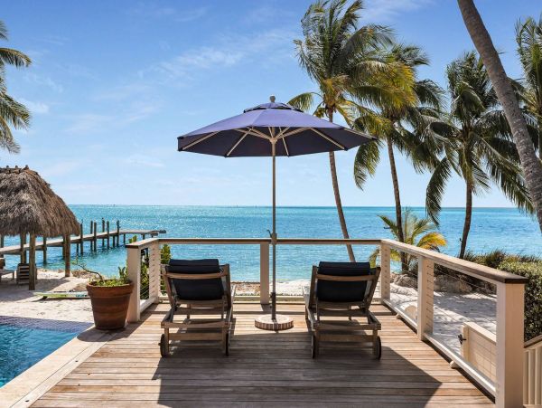 Beachfront Escape with 4 Bedroom, Private Pool & Dock