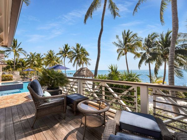 Beachfront Escape with 4 Bedroom, Private Pool & Dock