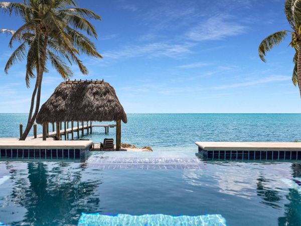 Beachfront Escape with 4 Bedroom, Private Pool & Dock