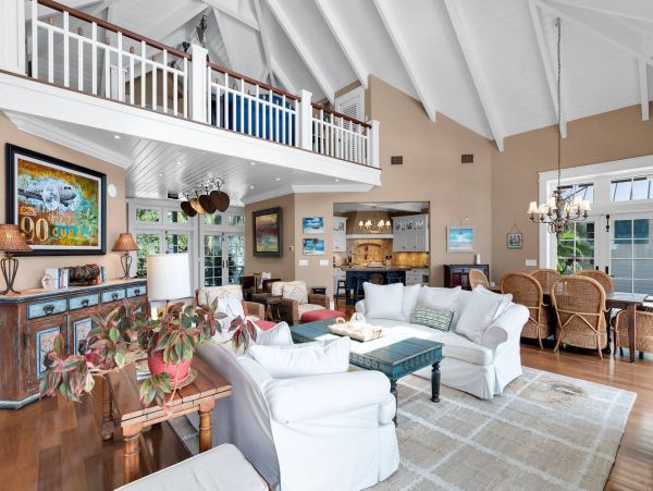 Beachfront Escape with 4 Bedroom, Private Pool & Dock