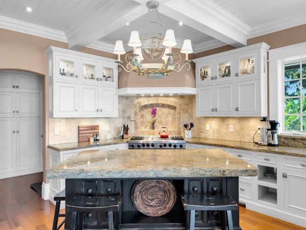 Beachfront Escape with 4 Bedroom, Private Pool & Dock