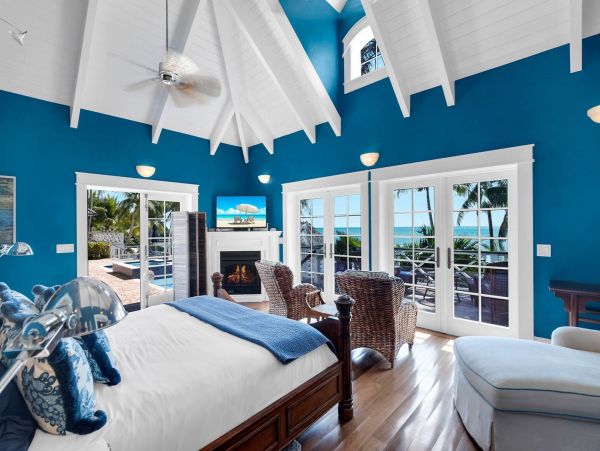 Beachfront Escape with 4 Bedroom, Private Pool & Dock