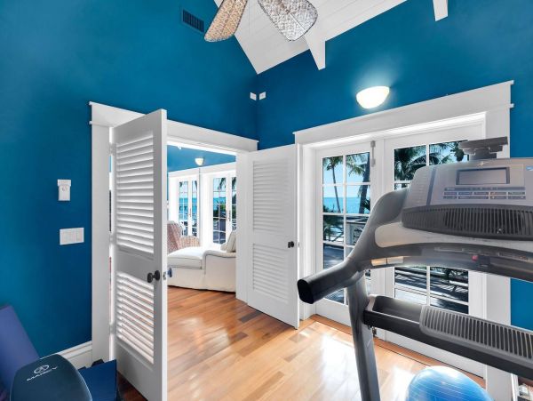 Beachfront Escape with 4 Bedroom, Private Pool & Dock