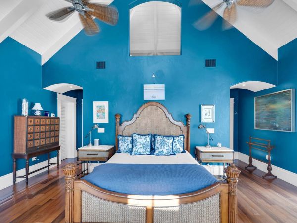 Beachfront Escape with 4 Bedroom, Private Pool & Dock