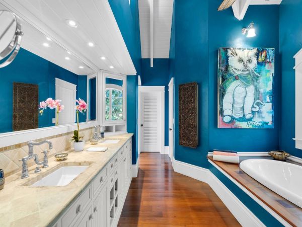 Beachfront Escape with 4 Bedroom, Private Pool & Dock