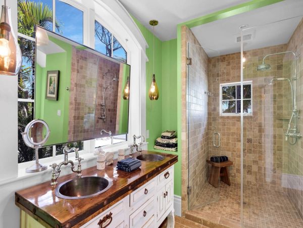 Beachfront Escape with 4 Bedroom, Private Pool & Dock