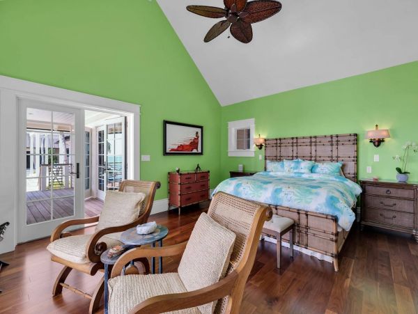 Beachfront Escape with 4 Bedroom, Private Pool & Dock