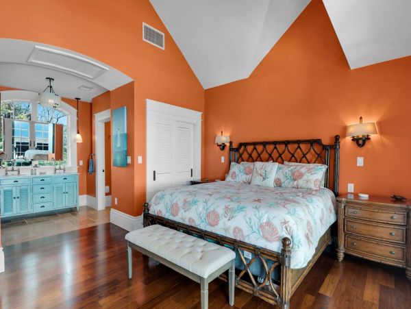 Beachfront Escape with 4 Bedroom, Private Pool & Dock