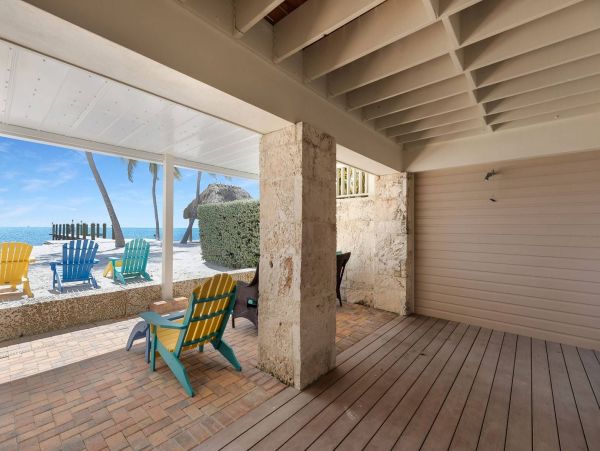 Beachfront Escape with 4 Bedroom, Private Pool & Dock
