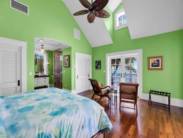 Beachfront Escape with 4 Bedroom, Private Pool & Dock