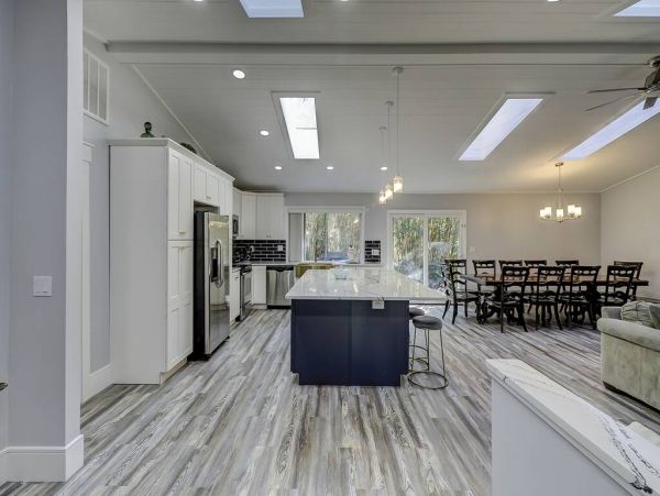 Wonderful Home with 6 Bedrooms Steps to the Beach