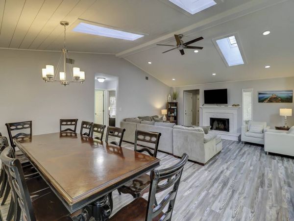 Wonderful Home with 6 Bedrooms Steps to the Beach