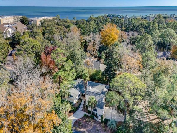 Wonderful Home with 6 Bedrooms Steps to the Beach