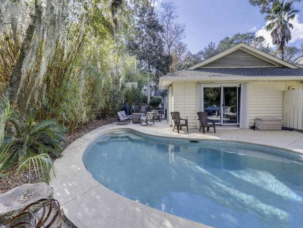 Wonderful Home with 6 Bedrooms Steps to the Beach