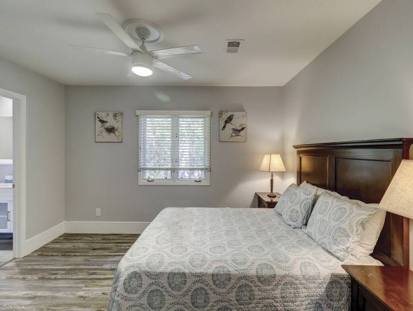 Wonderful Home with 6 Bedrooms Steps to the Beach