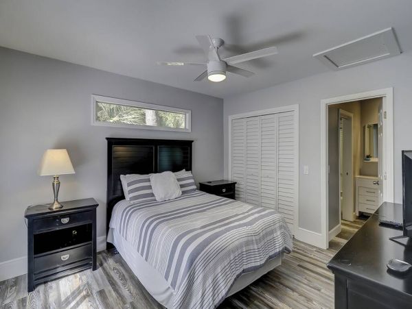 Wonderful Home with 6 Bedrooms Steps to the Beach