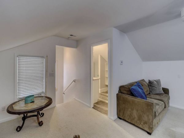 Wonderful Home with 6 Bedrooms Steps to the Beach