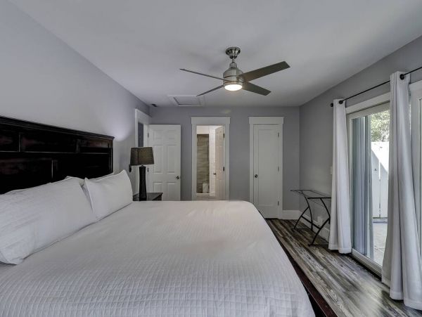 Wonderful Home with 6 Bedrooms Steps to the Beach