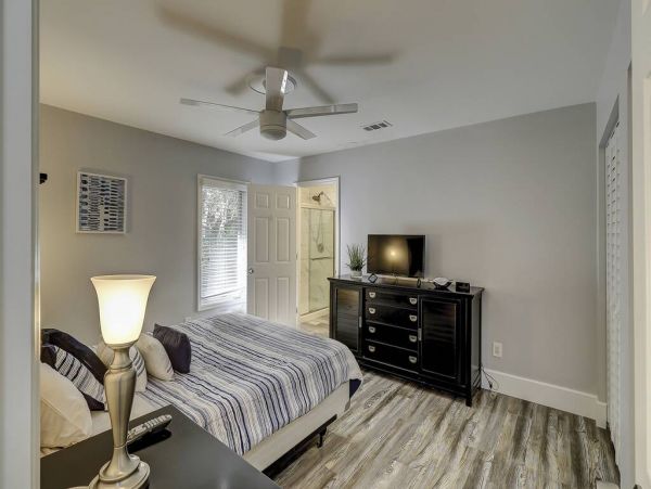 Wonderful Home with 6 Bedrooms Steps to the Beach