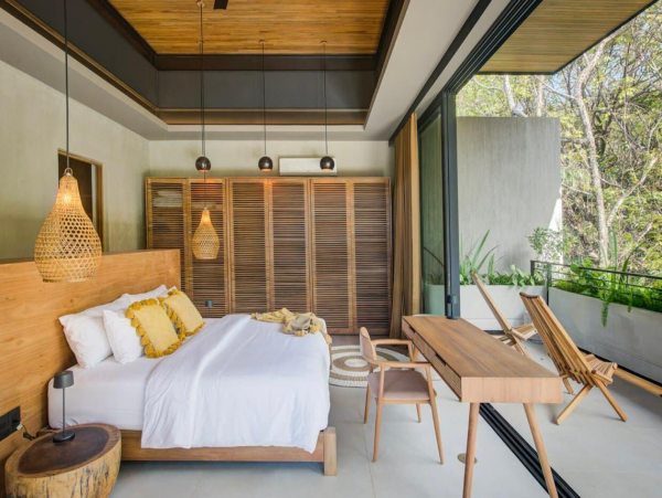 Luxury Vacation Rental with 3 Bedrooms & Short Walk to Beach