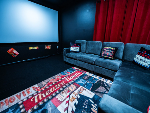 Beautiful Vacation Home with Private Pool & Cinema Room