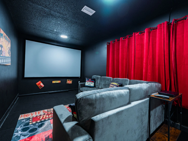 Beautiful Vacation Home with Private Pool & Cinema Room