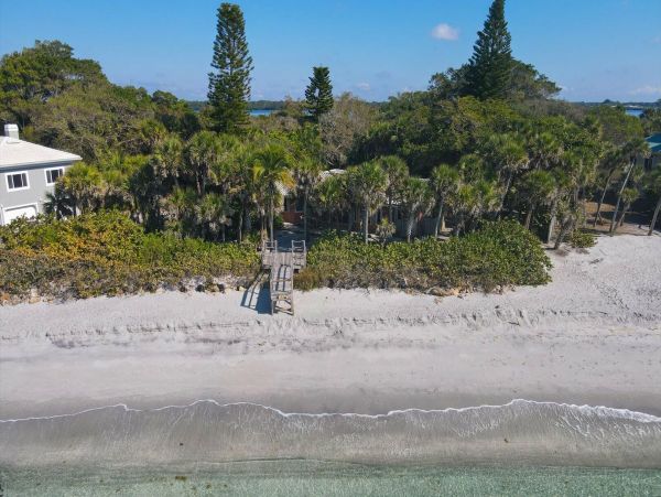 Cozy Vacation Rental Located on the Beach