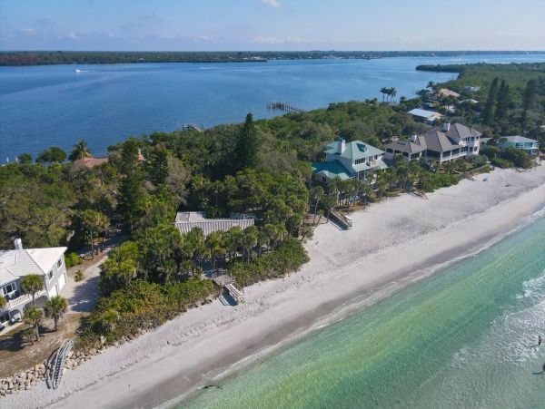 Cozy Vacation Rental Located on the Beach