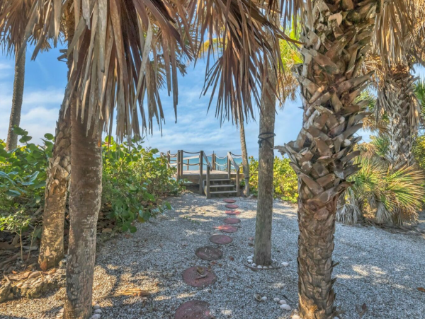 Cozy Vacation Rental Located on the Beach