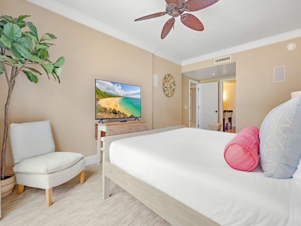 Lahaina Paradise: 8-Bed Oceanfront Rental