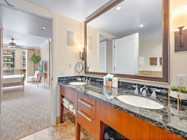 Lahaina Paradise: 8-Bed Oceanfront Rental