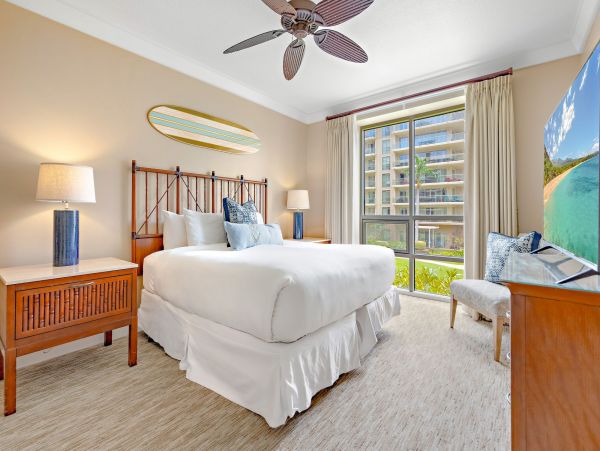 Lahaina Paradise: 8-Bed Oceanfront Rental