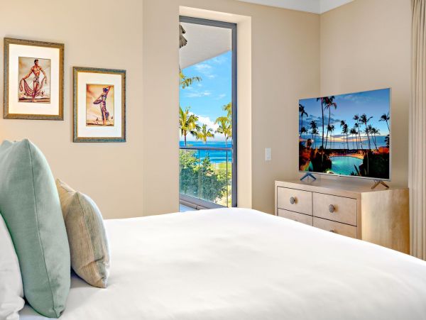 Lahaina Paradise: 8-Bed Oceanfront Rental